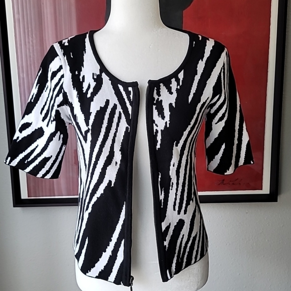 Chico's Animal Print Short Sleeve Cardigan Size 0 (Small/4) In Black/White